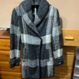 Guess unlined black and white plaid jacket